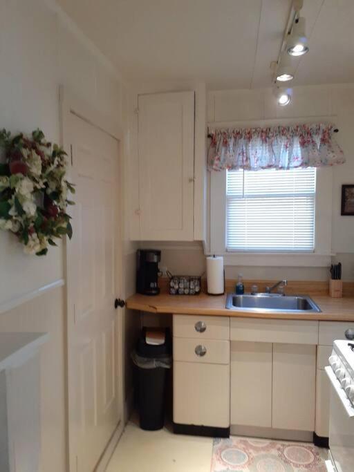 #05 - Lakefront Two Bedroom Cottage- Pet Friendly Hot Springs Exterior foto